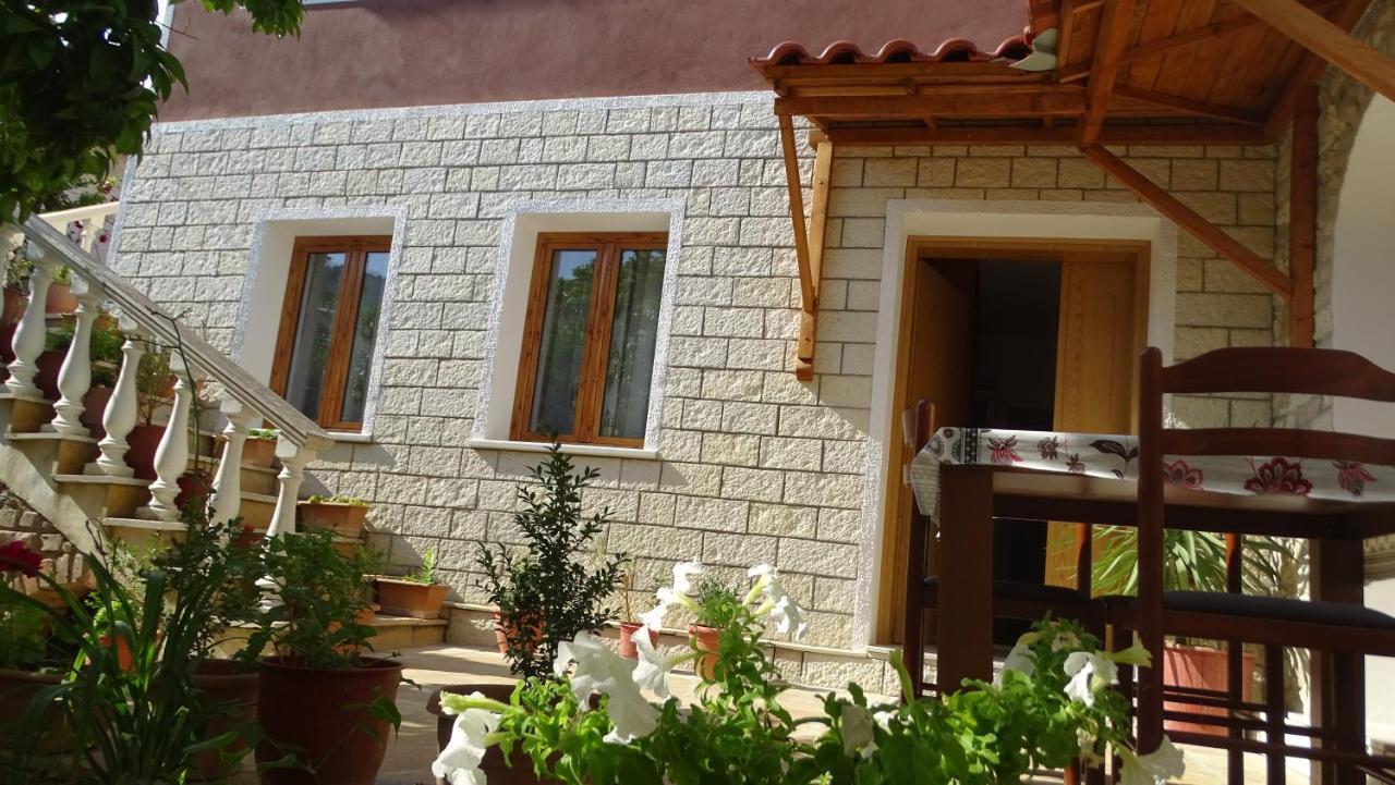 Guesthouse Hlias Gloria Berat Exteriér fotografie