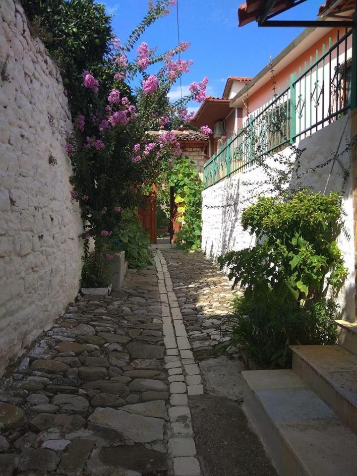 Guesthouse Hlias Gloria Berat Exteriér fotografie