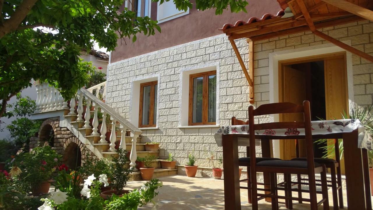 Guesthouse Hlias Gloria Berat Exteriér fotografie
